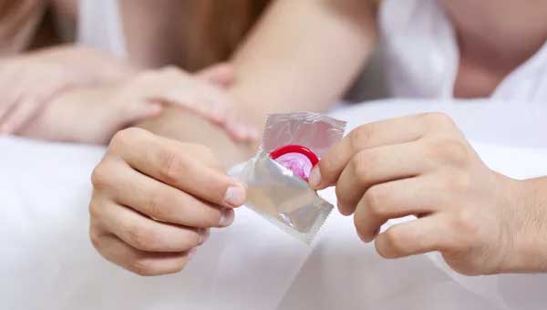 استفاده از کاندوم جلوگیری از بیماری های مقاربتی