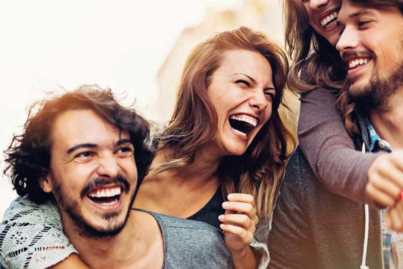 برای جذاب بودن شوخ طبع باشید
