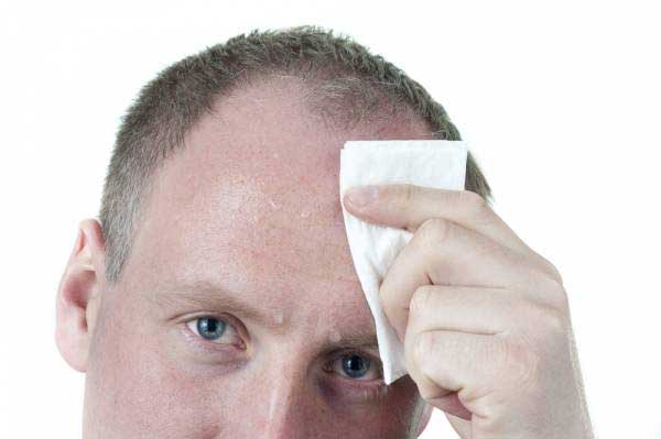 استفاده از دستمال مرطوب هنگام عرق کردن